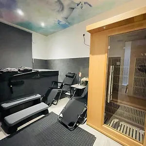 Apartment Luxury With Private Jacuzzi Hot Tub & Sauna, London