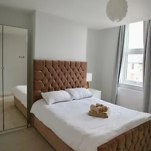 Homestay Cosy Near Westfield Stratford, London